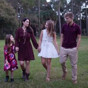 Meet your Posher, Cassandra